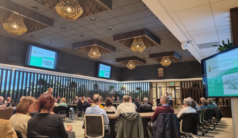 Presentatie Voorlopig Ontwerp Stedenbouwkundig Plan Tabaksteeg-Zuid in de raadzaal van Huis van Leusden. 